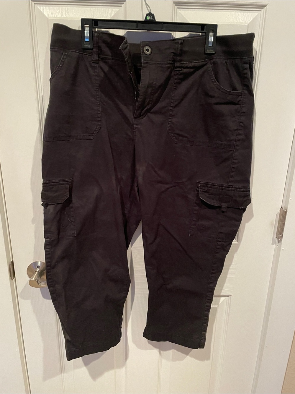 Black Cargo capri Pants
